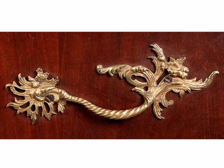 Detailabbildung:  Vornehme Rokoko-Kommode