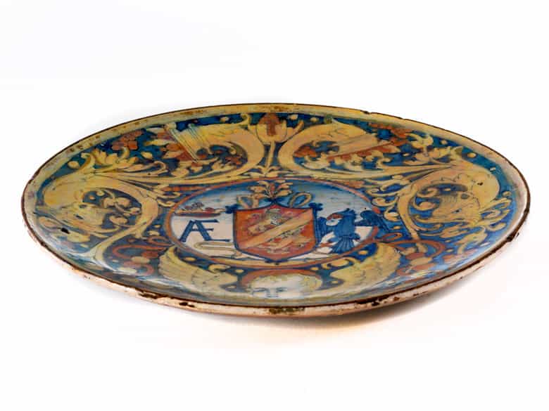Detailabbildung: Majolika-Wappenteller aus Gubbio