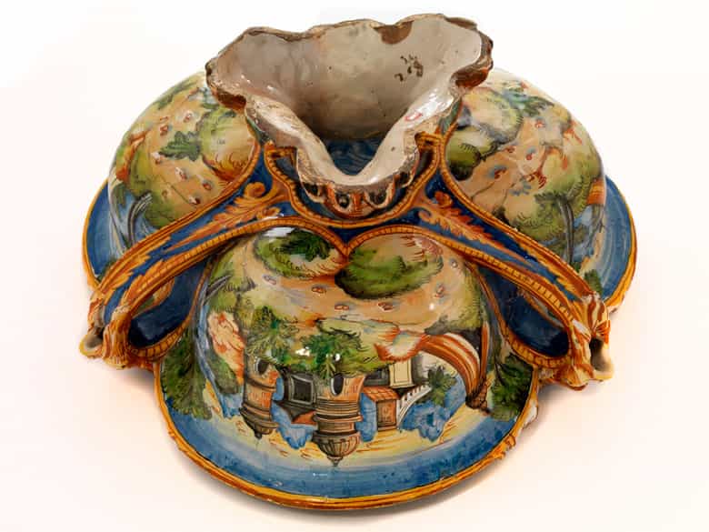 Detailabbildung: Paar große, seltene Majolika-Schalen, wohl aus der Werkstatt der Patanazzi