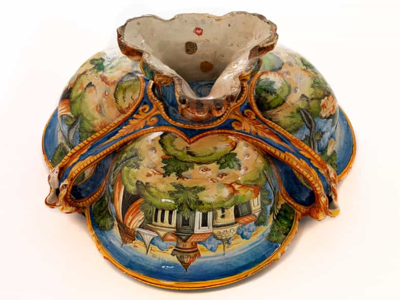 Detailabbildung: Paar große, seltene Majolika-Schalen, wohl aus der Werkstatt der Patanazzi