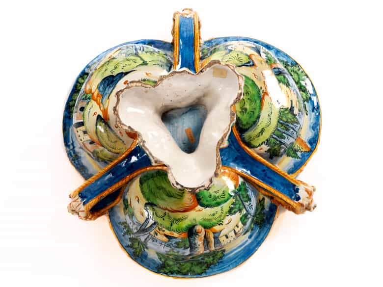 Detailabbildung: Paar große, seltene Majolika-Schalen, wohl aus der Werkstatt der Patanazzi