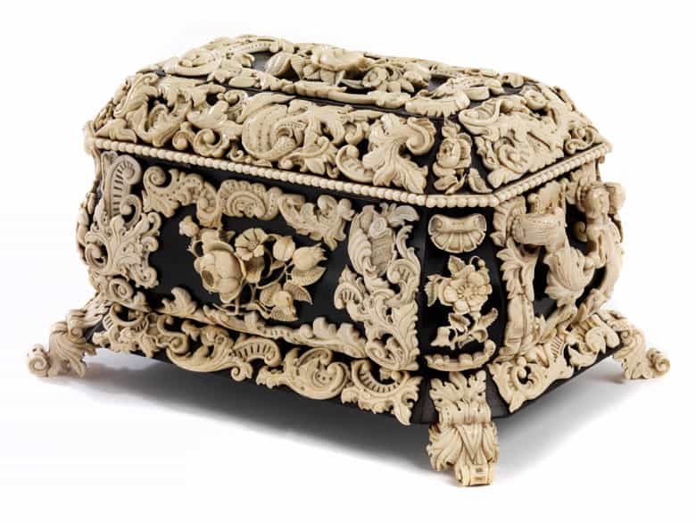 Detailabbildung: † Ebenholz- und Elfenbeinschatulle aus bedeutender Provenienz