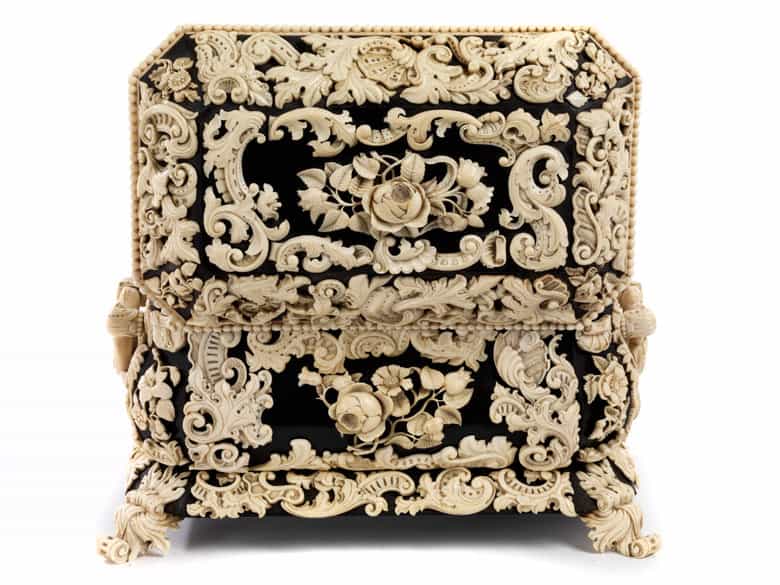 Detailabbildung: † Ebenholz- und Elfenbeinschatulle aus bedeutender Provenienz