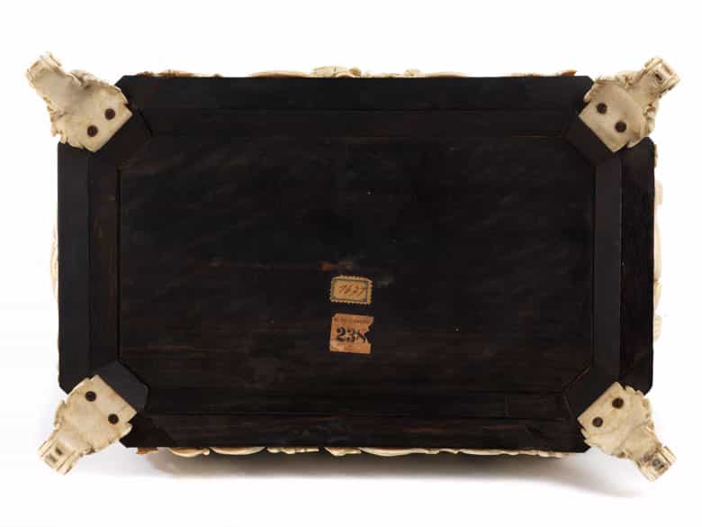 Detailabbildung: † Ebenholz- und Elfenbeinschatulle aus bedeutender Provenienz