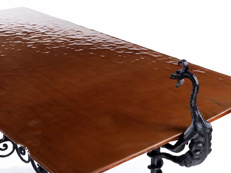 Detailabbildung: Tisch nach Entwurf von Antonì Gaudi, 1852 – 1926