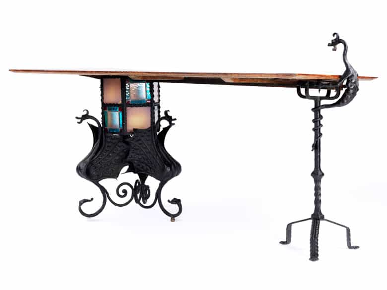 Detailabbildung: Tisch nach Entwurf von Antonì Gaudi, 1852 – 1926