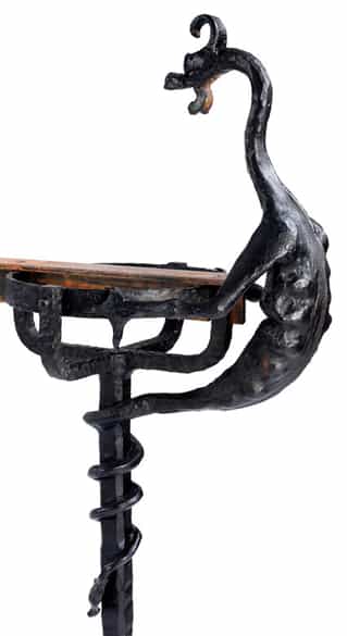 Detailabbildung: Tisch nach Entwurf von Antonì Gaudi, 1852 – 1926