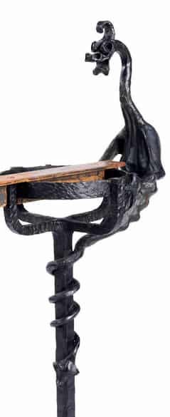 Detailabbildung: Tisch nach Entwurf von Antonì Gaudi, 1852 – 1926