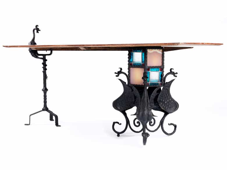 Detailabbildung: Tisch nach Entwurf von Antonì Gaudi, 1852 – 1926