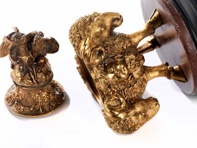 Detailabbildung: † Paar vergoldete Bronze-Deckelgefäße