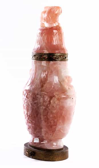 Detailabbildung: † Deckelgefäß aus Rosenquarz