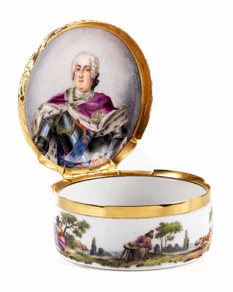 Detailabbildung: Bedeutende Meissener Porzellandose mit Portraitbildnis des sächsischen Kurfürsten Friedrich August II 1697 - 1763, als König von Polen August III seit 1733