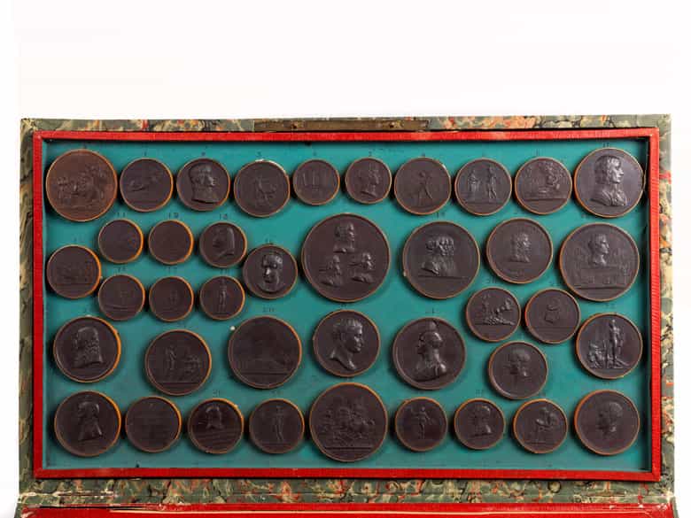 Detailabbildung:  Daktyliathek - Medaillenmustersammlung der Ära Napoleons