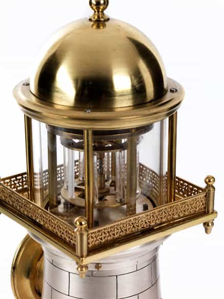 Detailabbildung:  Schreibtischuhr in Form eines Leuchtturms