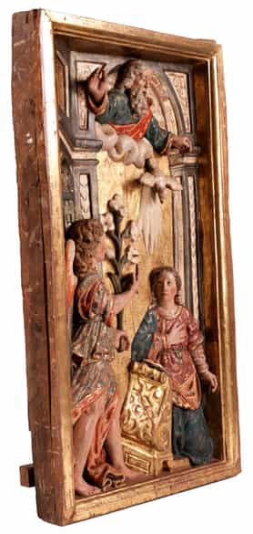Detailabbildung:  Zwei Altarflügel eines Marienaltars mit Hochreliefdarstellungen