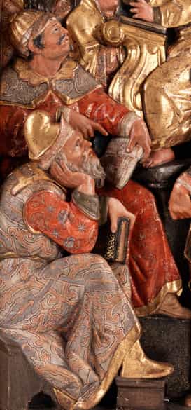 Detailabbildung:  Zwei Altarflügel eines Marienaltars mit Hochreliefdarstellungen