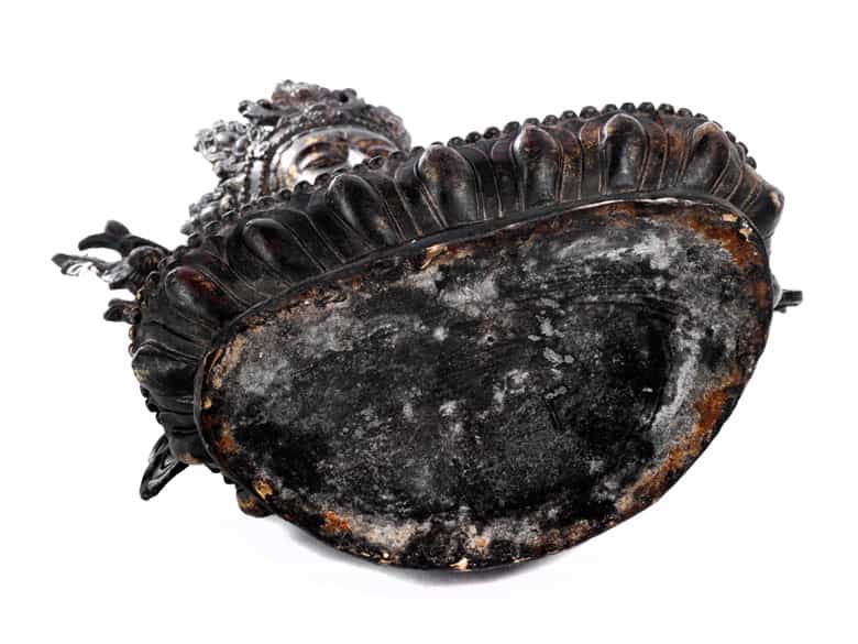 Detailabbildung:  Bronzefigur einer Weißen Tara 