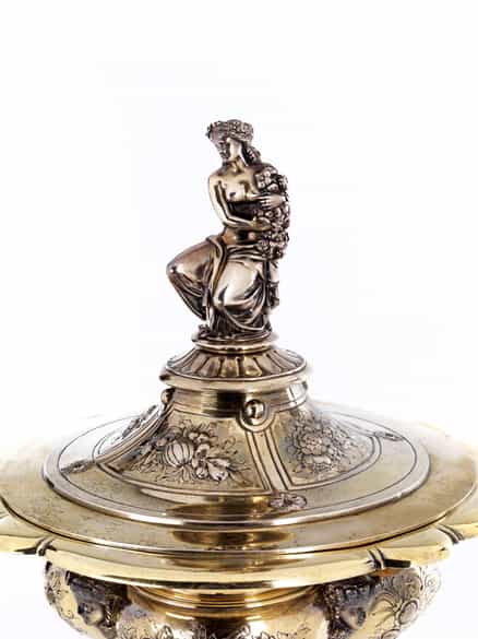 Detailabbildung: Großes Deckelgefäß