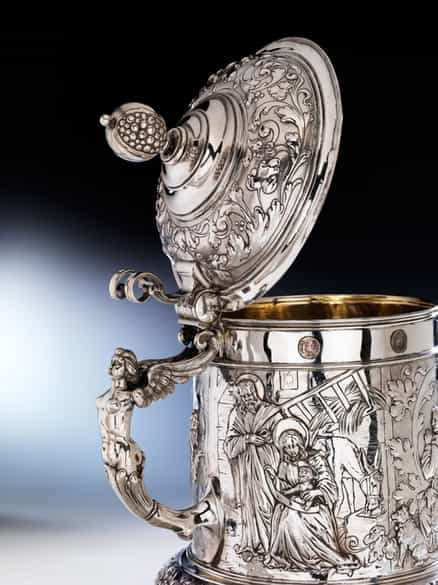 Detailabbildung: Monumentaler Humpen auf das Hause Liechtenstein