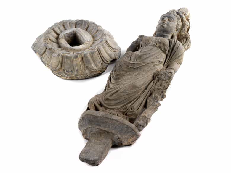 Detailabbildung: Steinfigur einer Tyche der Gandhara-Kultur