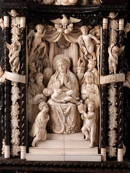 Detailabbildung:  Imposanter Hausaltar