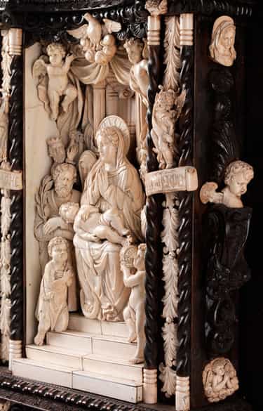 Detailabbildung:  Imposanter Hausaltar