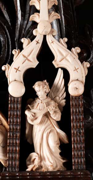 Detailabbildung:  Imposanter Hausaltar