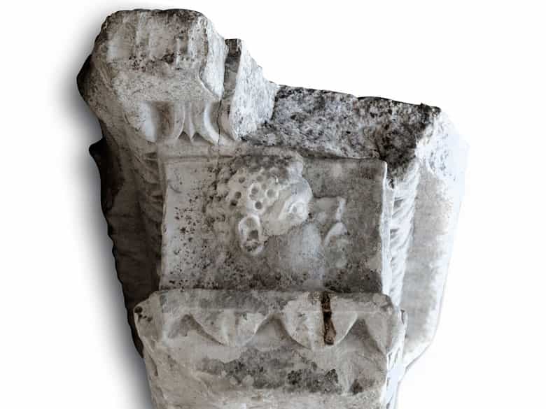 Detailabbildung: Römisches Architekturfragment in Marmor 
