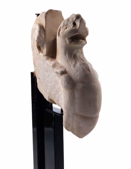 Detailabbildung: Marmorfragment eines Tischfußes