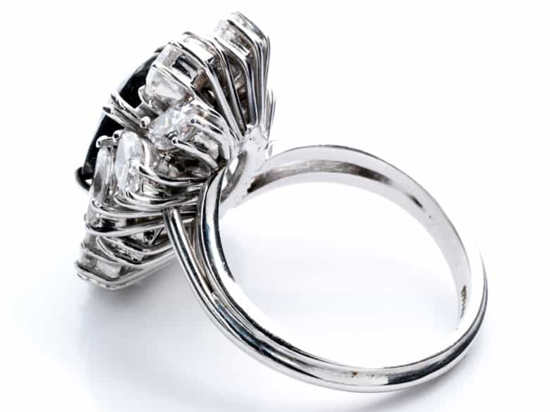 Detailabbildung:  Weißgold-Ring mit Saphir