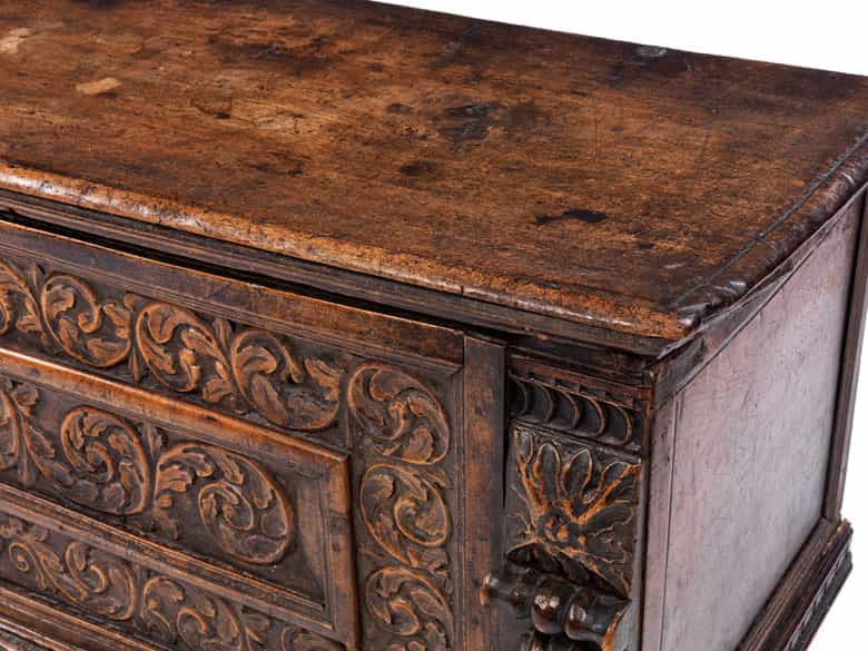 Detailabbildung:  Frühbarock-Truhe