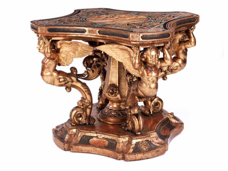 Detailabbildung: Höchst dekorativer, reich figürlich geschnitzter Salontisch im Barockstil