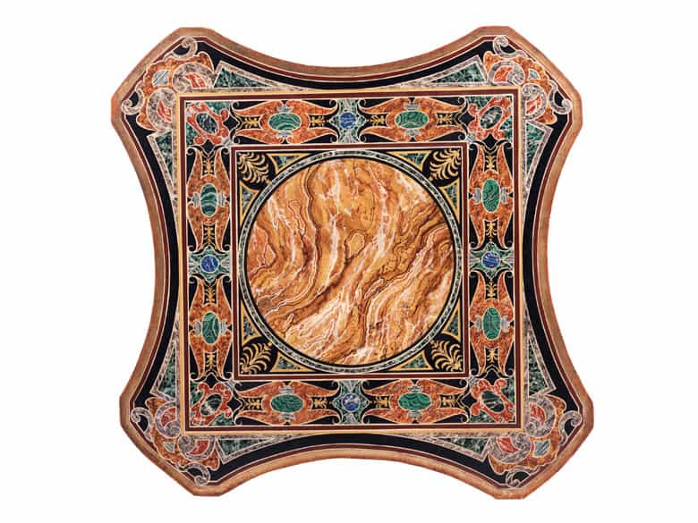 Detailabbildung: Höchst dekorativer, reich figürlich geschnitzter Salontisch im Barockstil