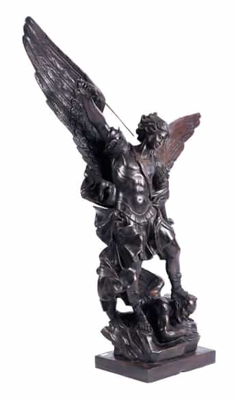 Detailabbildung:  Große Bronzefigur des Heiligen Erzengel Michael