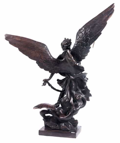 Detailabbildung:  Große Bronzefigur des Heiligen Erzengel Michael