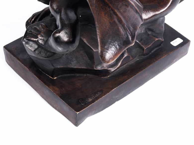 Detailabbildung:  Große Bronzefigur des Heiligen Erzengel Michael