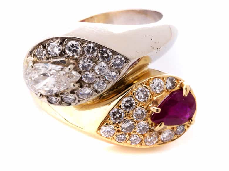 Detailabbildung:  Ring mit Rubin- und Diamanttropfen