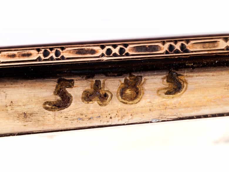 Detailabbildung: Empire-Golddose mit handschriftlichem Schenkungsbrief von Herzog Maximilian in Bayern aus dem Jahre 1827