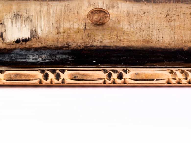 Detailabbildung: Empire-Golddose mit handschriftlichem Schenkungsbrief von Herzog Maximilian in Bayern aus dem Jahre 1827