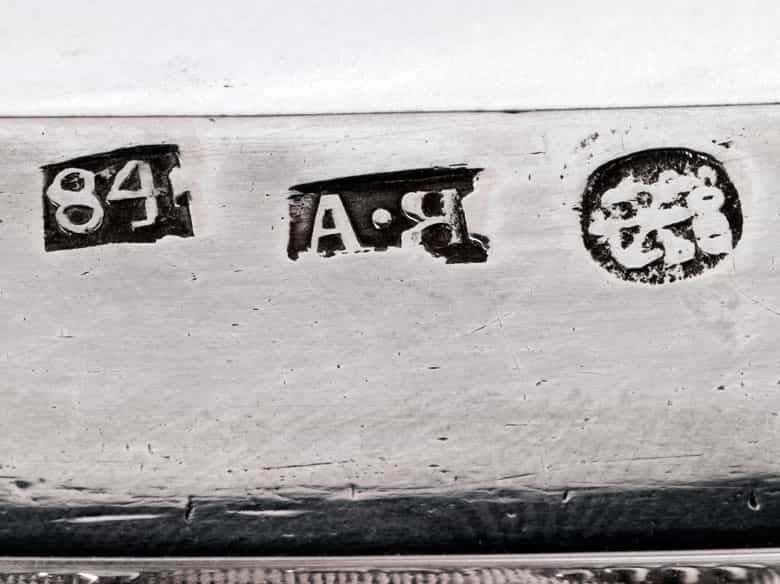 Detailabbildung: Zwei Kerzenstöcke