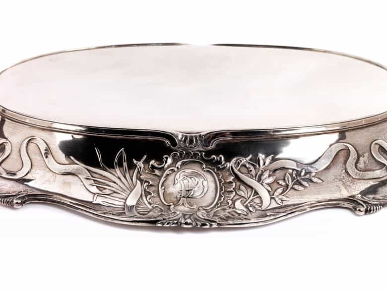 Detailabbildung:  Große Kopenhagener Silberplatte mit floralem Dekor