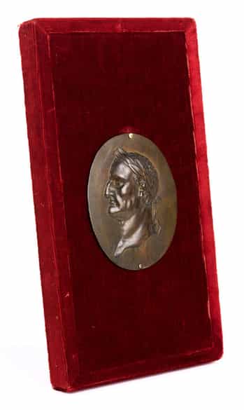 Detailabbildung: Bronzeplakette mit Imperatorenbüste im Relief
