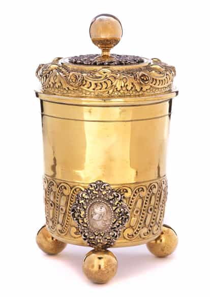 Detailabbildung: † Großer Deckelbecher