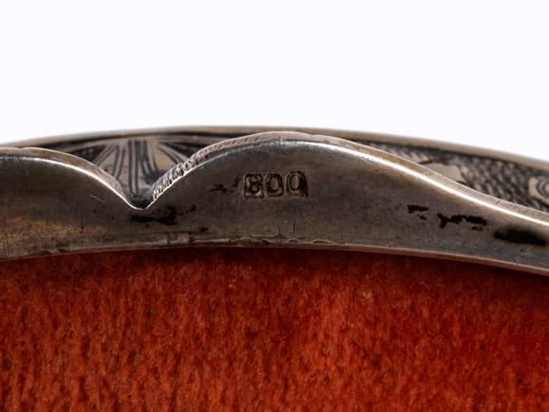 Detailabbildung:  Silberschatulle mit Korallenblüten