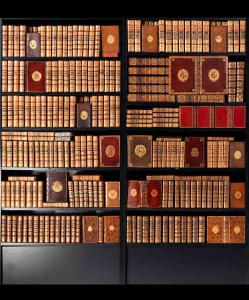 Detailabbildung: † Eine hochdekorative Bibliothek des 18. Jahrhunderts mit 656 Bänden