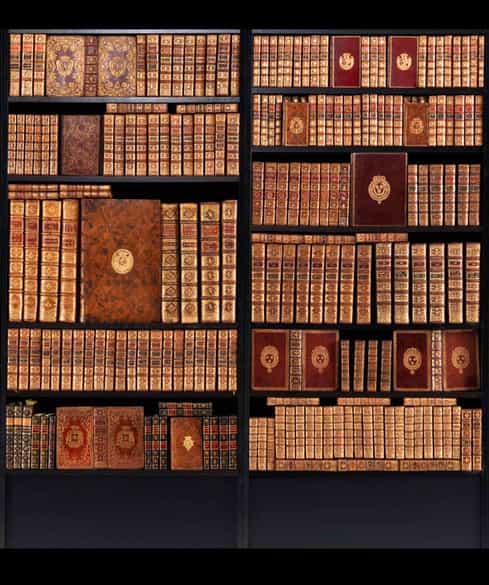 Detailabbildung: † Eine hochdekorative Bibliothek des 18. Jahrhunderts mit 656 Bänden