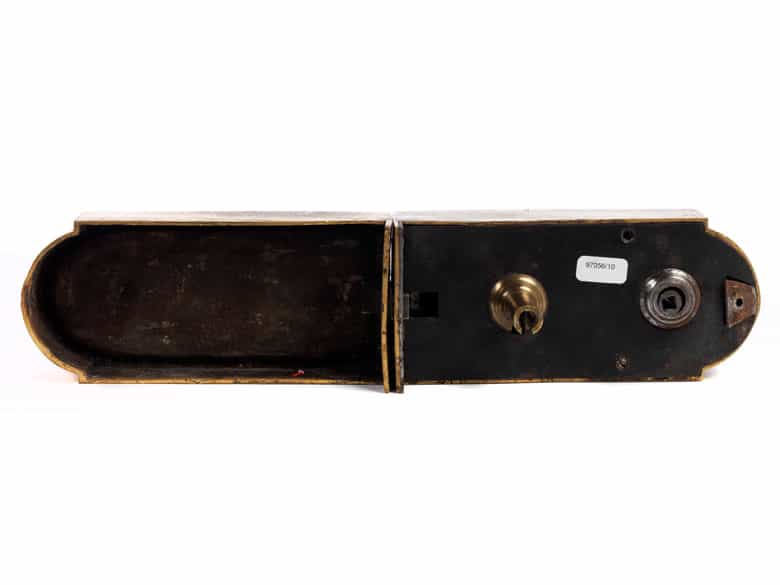 Detailabbildung: † Seltenes Flügeltür-Zierschloss aus der Residenz in München