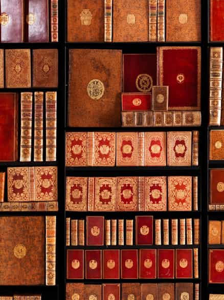 Detailabbildung: † Eine bedeutende Sammlung Bücher mit den vergoldeten Wappen herausragender Persönlichkeiten des 18. Jahrhunderts