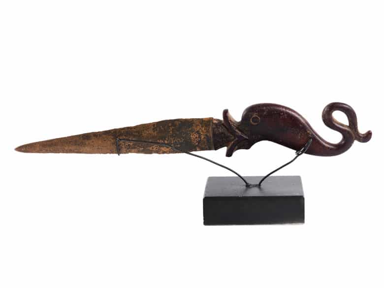 Detailabbildung:  Archaisches Messer mit Delfingriff