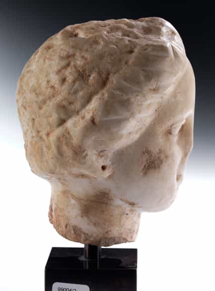 Detailabbildung:  Marmorkopf eines Mädchens